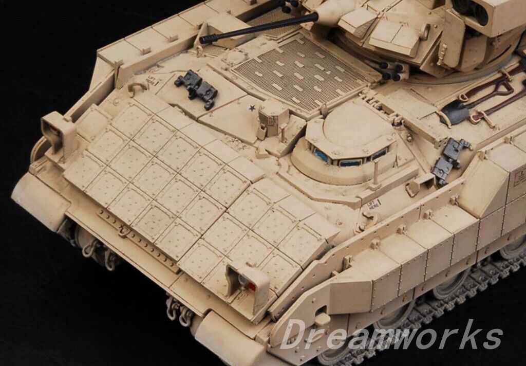 Kinetic M3A3 Bradley CFV w/ Bigfoot Track-Links 1/35